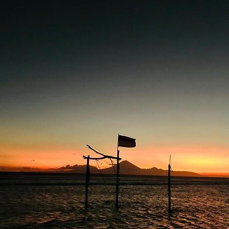 The Exile Sunset Bar & Bungalow Gili Trawangan Exterior foto